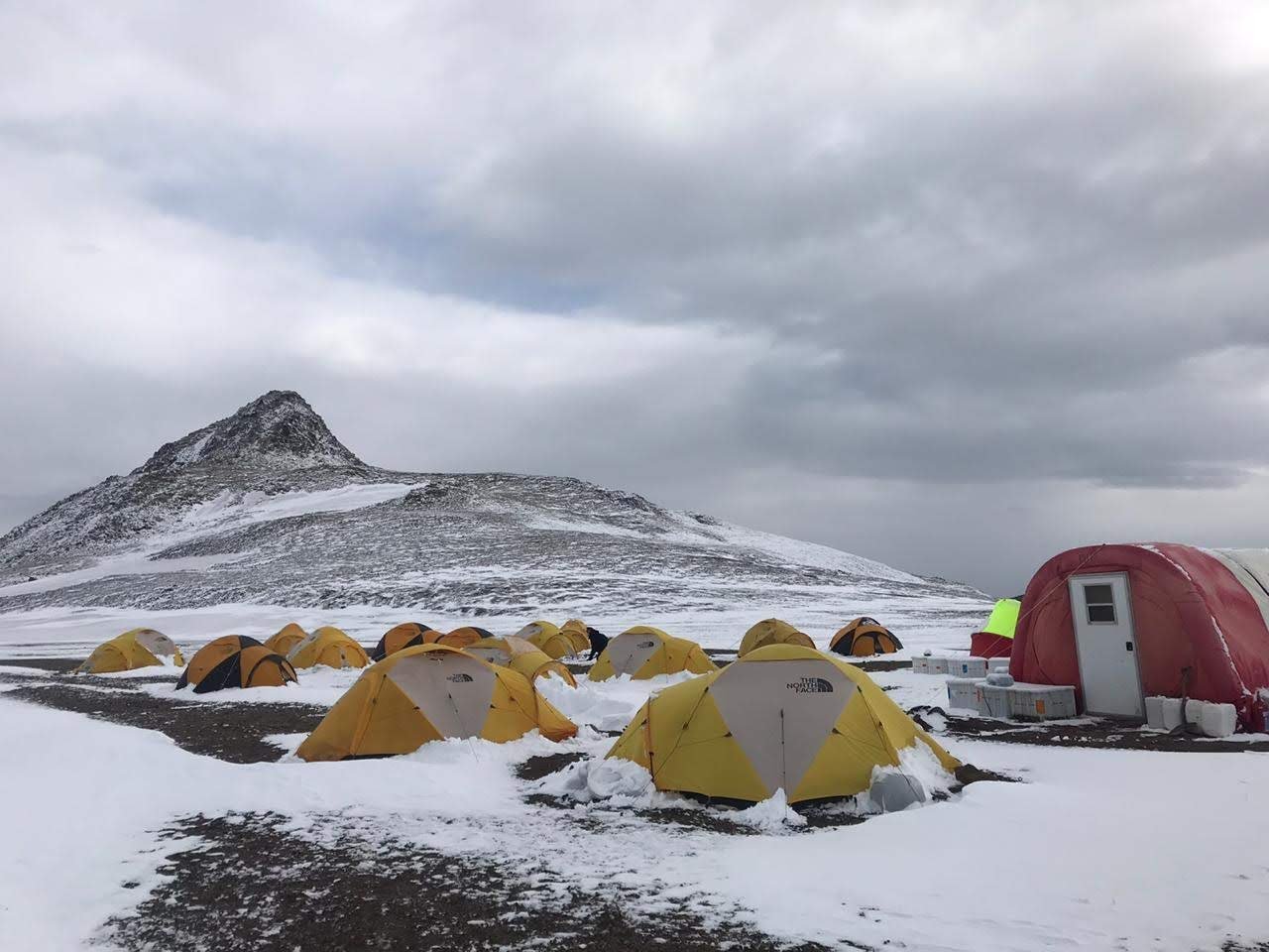 Acampamento na Antártica